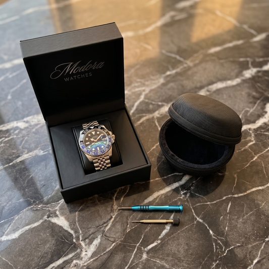 Coffret premium Modora Watches avec montre, etui de voyage et kit d'ajustement