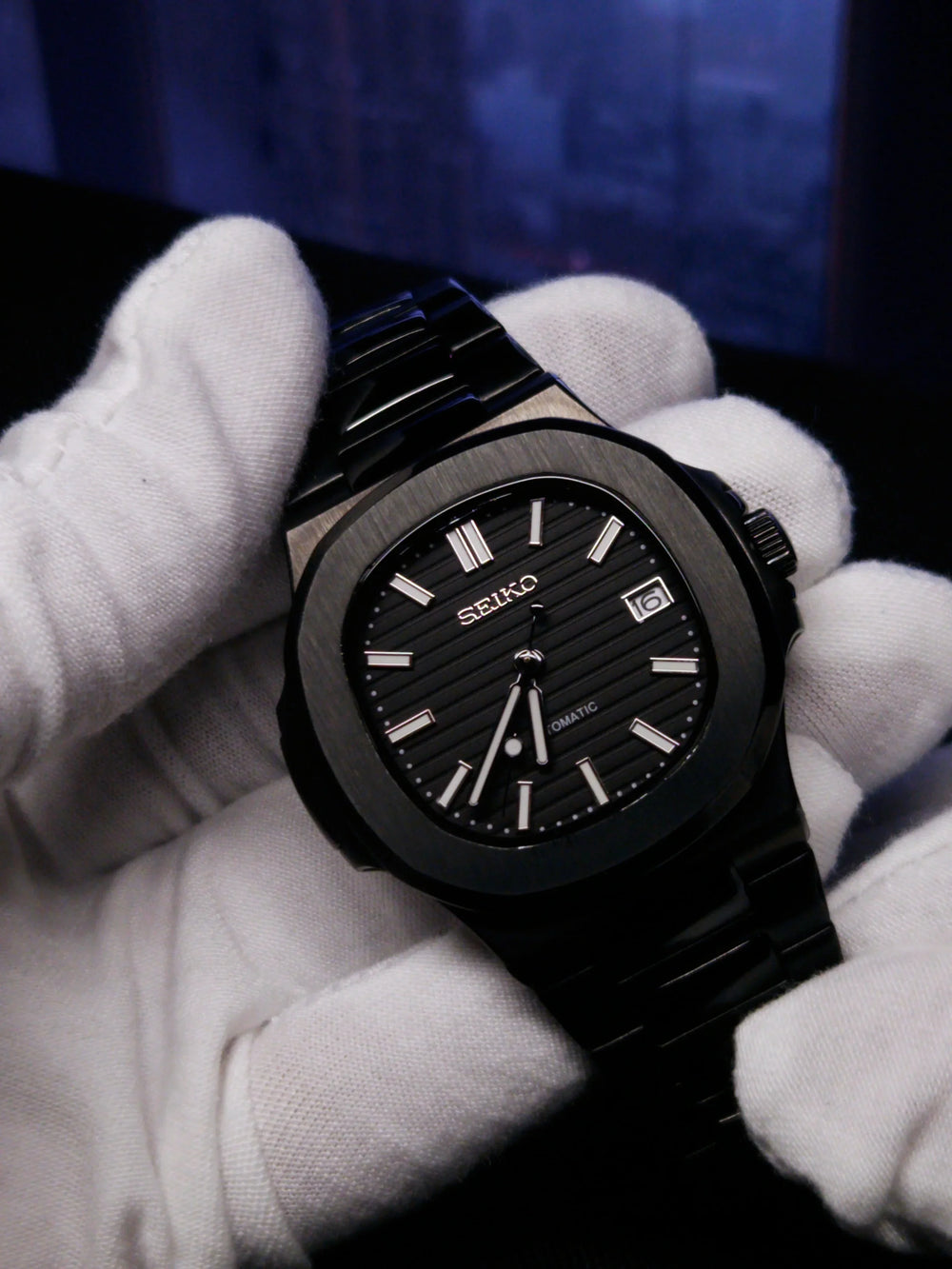 Nautiko blacked out